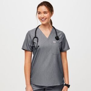 FIGS Catarina One-Pocket Scrub Top, Graphite, size XS